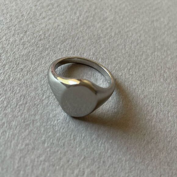 Free People Jewelry - Silver Signet Ring M368